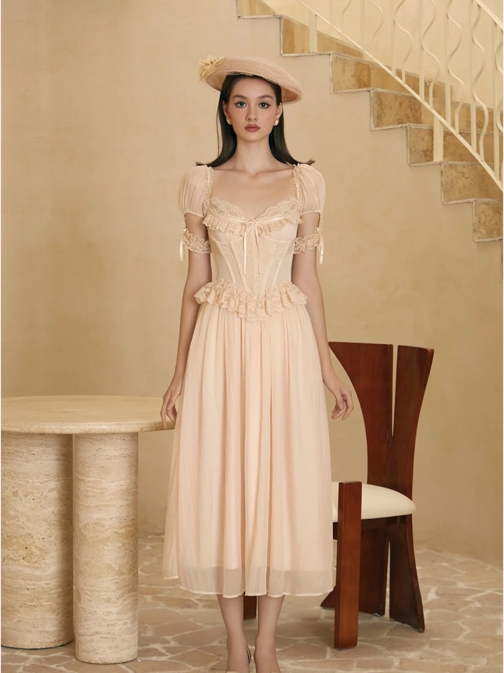 Lacemade dress - Picture 7 of 16